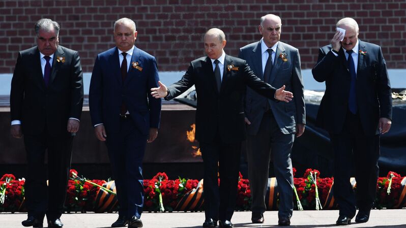 Президент РФ В. Путин на церемонии возложения цветов к Могиле Неизвестного солдата - Rossiya Segodnya, 800, 14.09.2021
