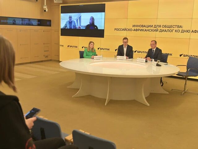 Участники круглого стола на тему "Инновации для общества: российско-африканский диалог ко Дню Африки" - Rossiya Segodnya, 640, 26.05.2025